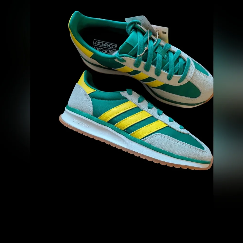 Adidas Run 70s 2.0 Lace Up Sneakers in 7.5 - Picture 4 of 9
